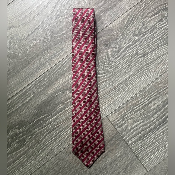 Hermes Wine Color With Chain Link Pattern Necktie - Picture 1 of 6